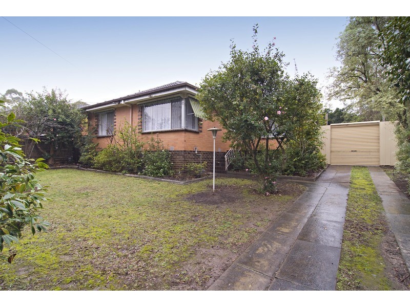 8 Boronia Avenue, Croydon South VIC 3136