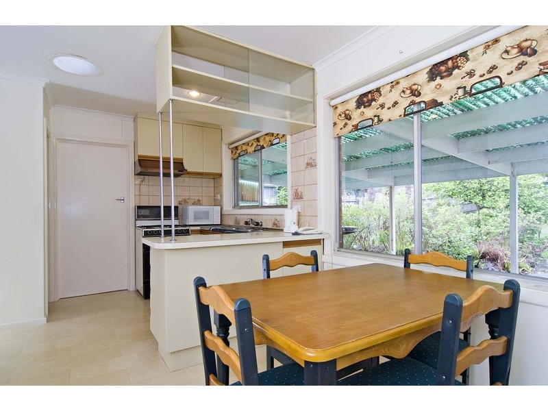 8 Boronia Avenue, Croydon South VIC 3136