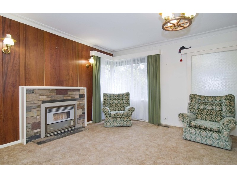 8 Boronia Avenue, Croydon South VIC 3136