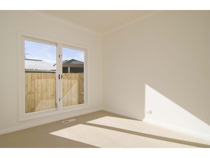 2/27 Tamworth Road, Kilsyth VIC 3137