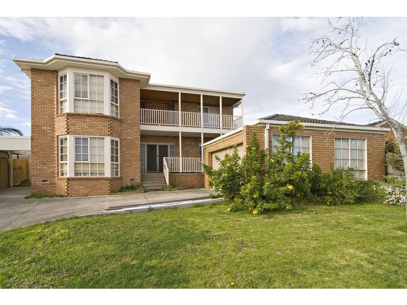 7 Greenbank Drive, Mooroolbark VIC 3138