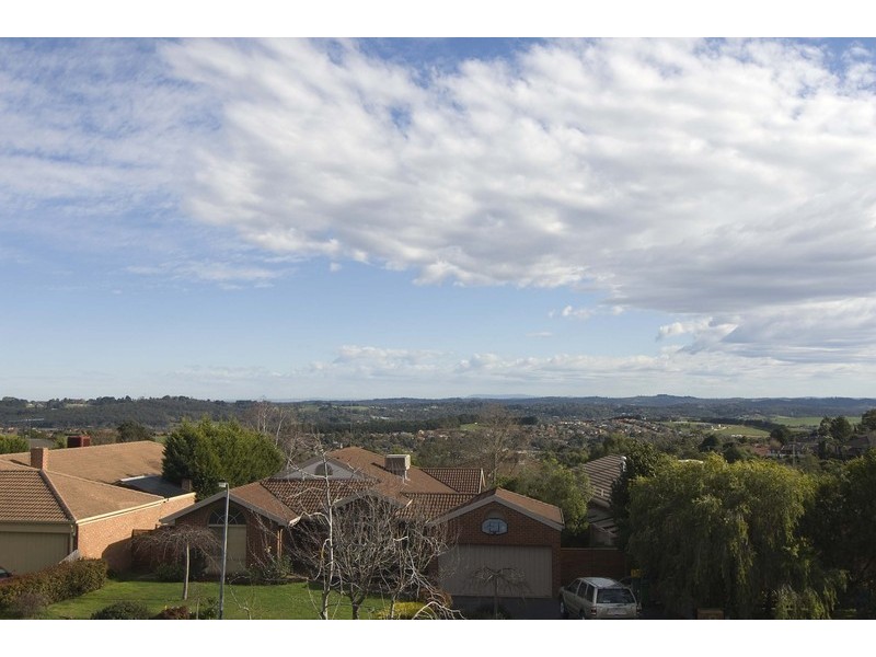 7 Greenbank Drive, Mooroolbark VIC 3138