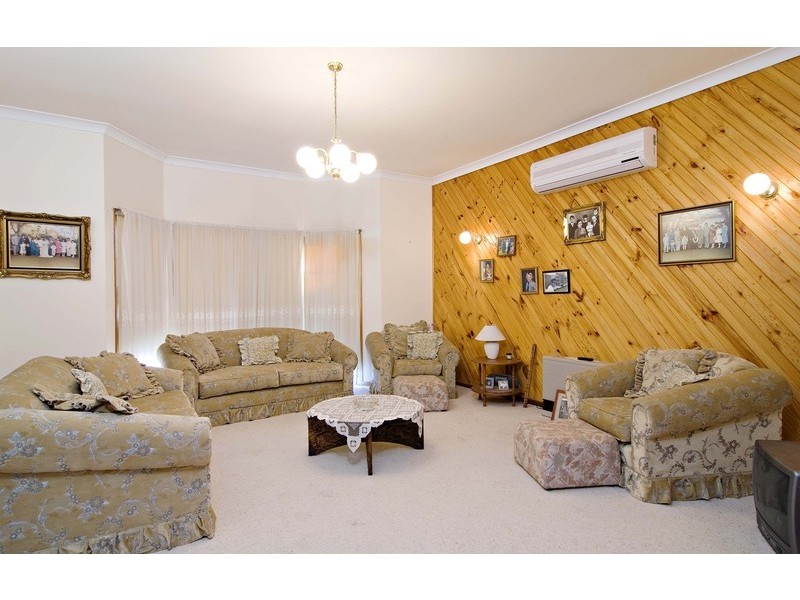 7 Greenbank Drive, Mooroolbark VIC 3138