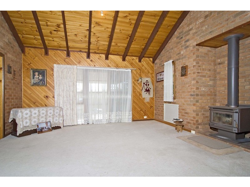7 Greenbank Drive, Mooroolbark VIC 3138