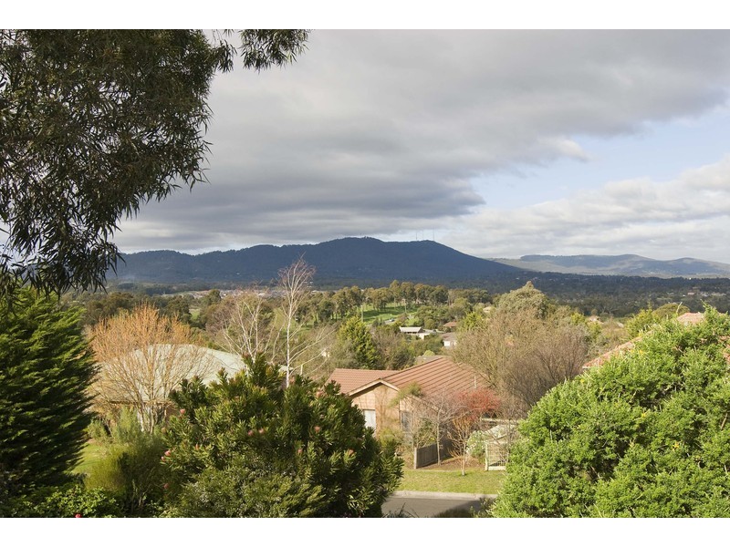 21 Autumn Grove, Mooroolbark VIC 3138