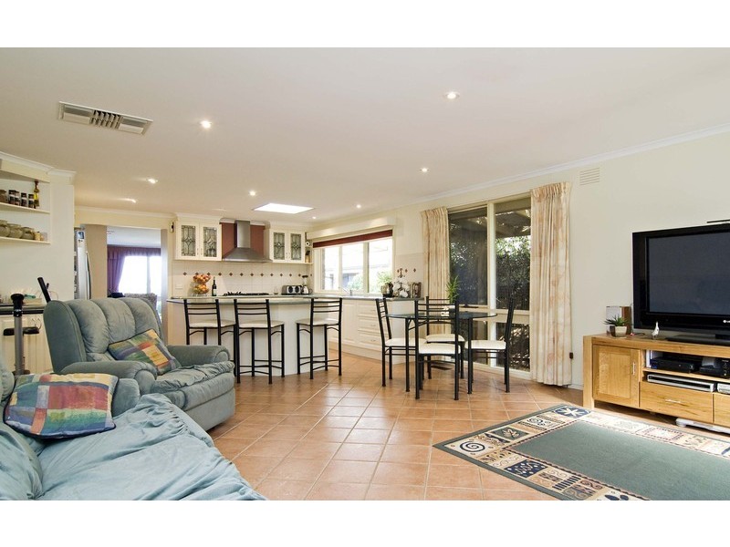 21 Autumn Grove, Mooroolbark VIC 3138