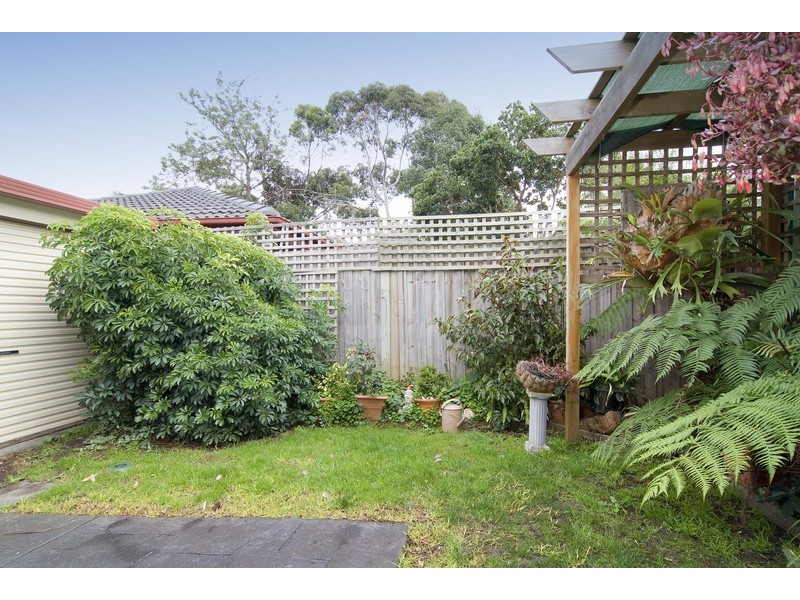2a Midhurst Road, Croydon VIC 3136