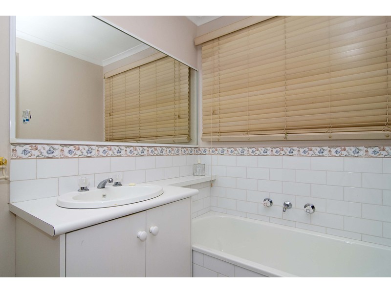 2a Midhurst Road, Croydon VIC 3136