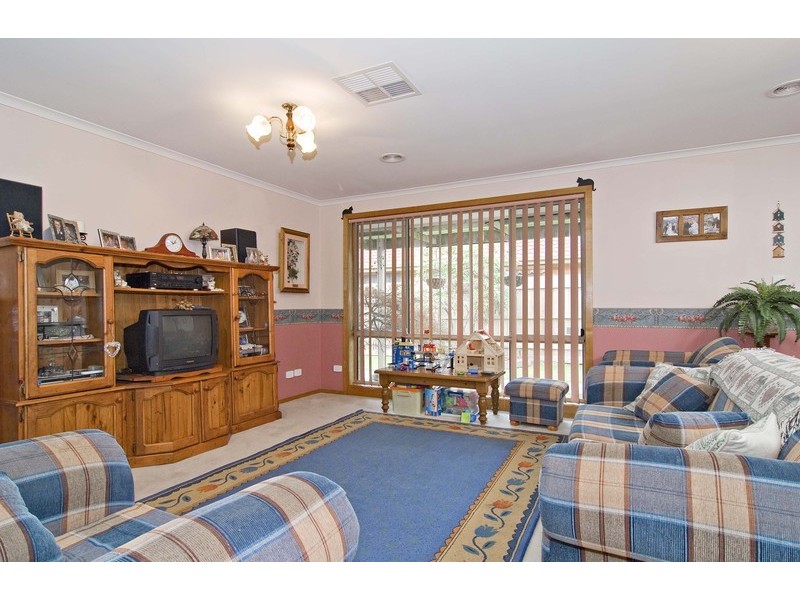 10 Briar Rose Walk, Croydon VIC 3136