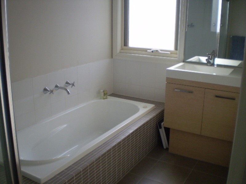 142b Mt Dandenong Road, Croydon VIC 3136