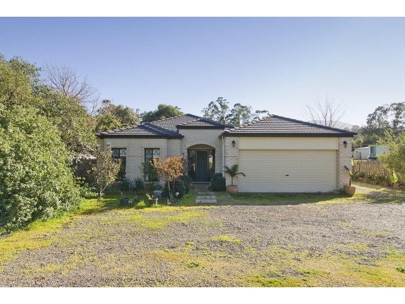 1 Farnham Road, Healesville VIC 3777