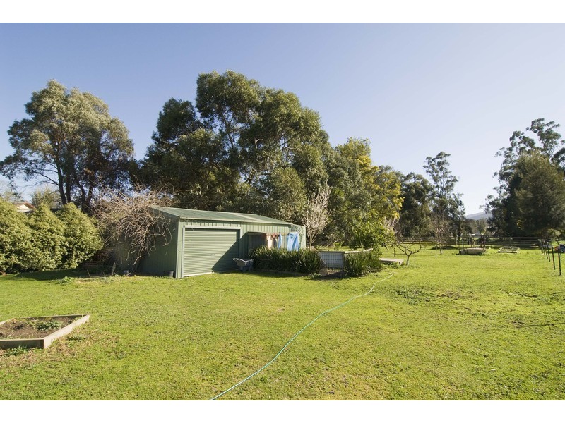 1 Farnham Road, Healesville VIC 3777