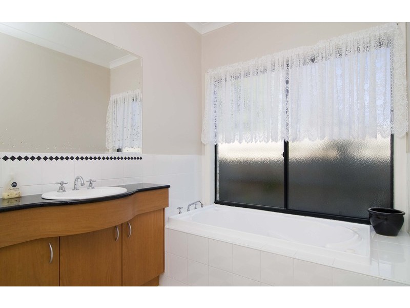 1 Farnham Road, Healesville VIC 3777