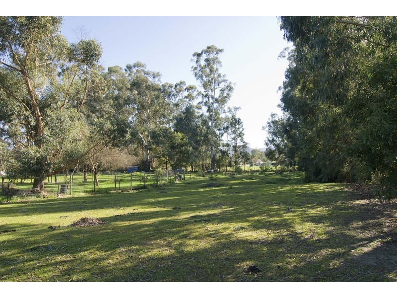 1 Farnham Road, Healesville VIC 3777