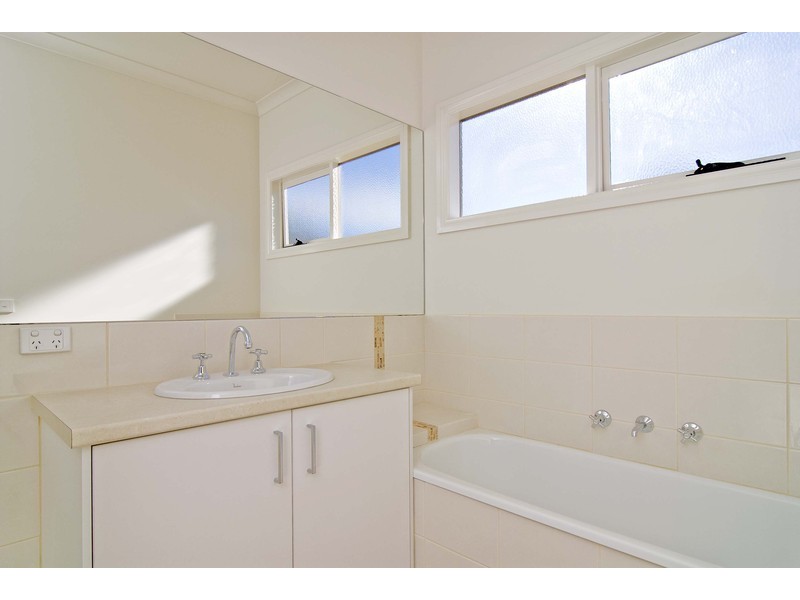 2/27 Tamworth Road, Kilsyth VIC 3137