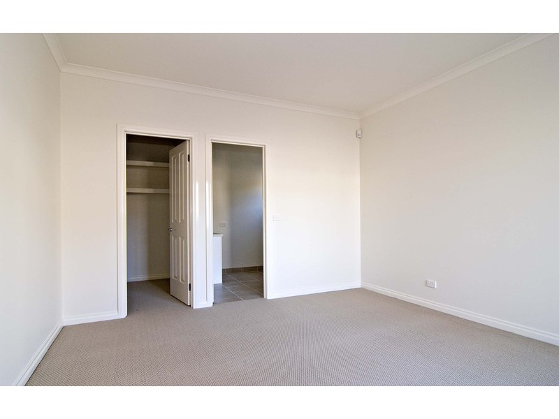 2/27 Tamworth Road, Kilsyth VIC 3137