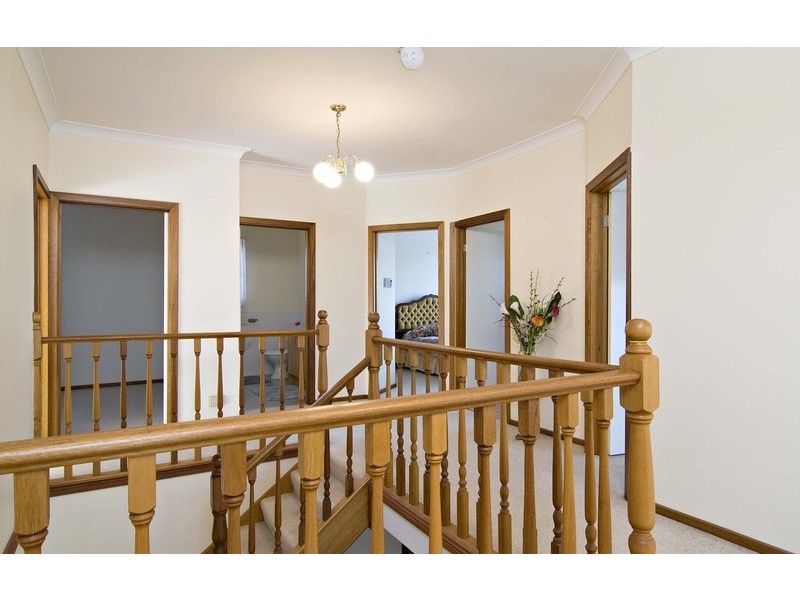7 Greenbank Drive, Mooroolbark VIC 3138