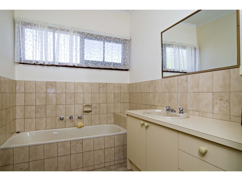 7 Greenbank Drive, Mooroolbark VIC 3138