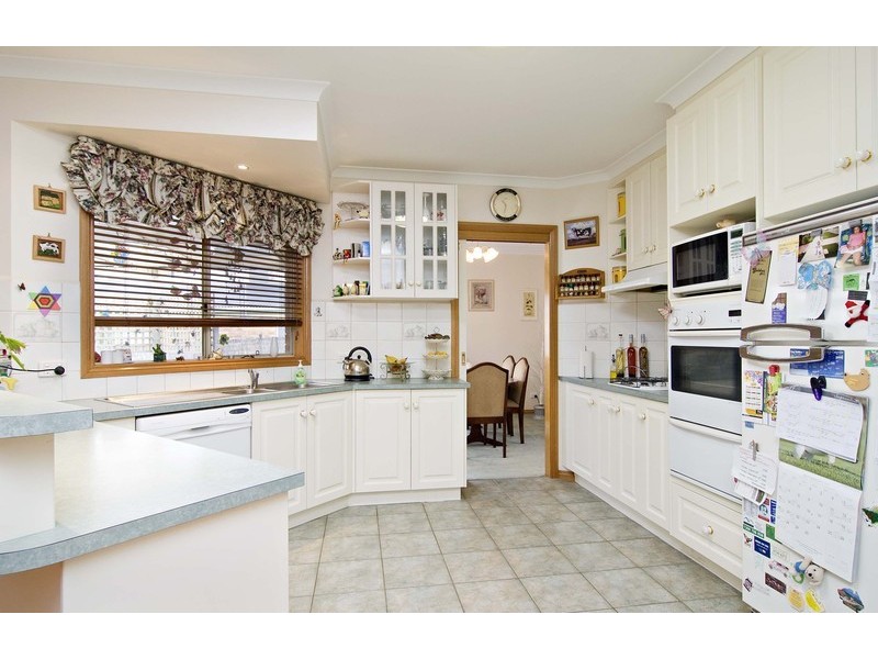 15 Clearwater Drive, Lilydale VIC 3140