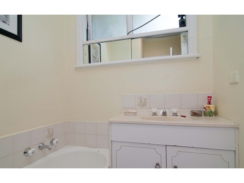 11 Andrew Street, Mooroolbark VIC 3138