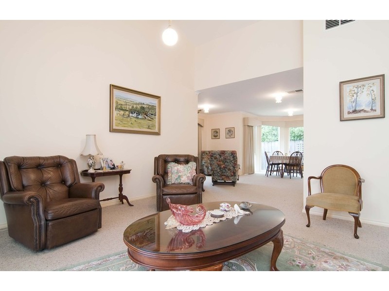 16 Midhurst Road, Croydon VIC 3136