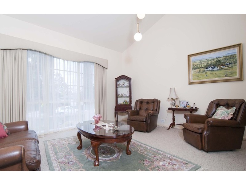16 Midhurst Road, Croydon VIC 3136