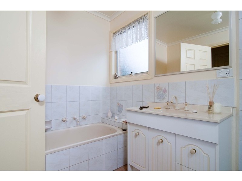 16 Midhurst Road, Croydon VIC 3136