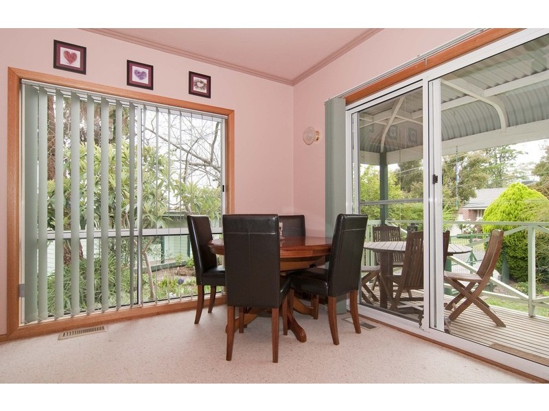 9 Lincoln Road, Croydon VIC 3136