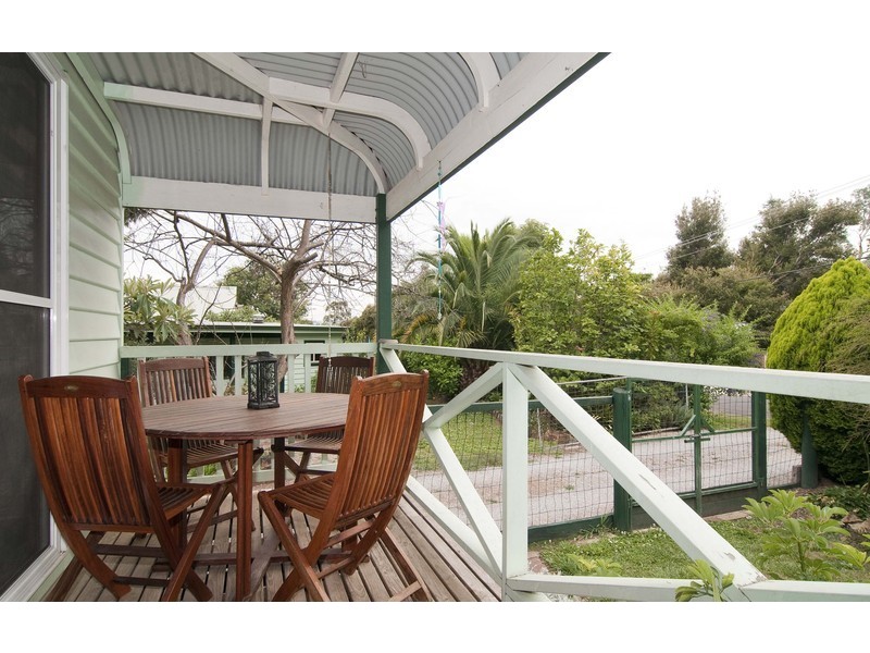 9 Lincoln Road, Croydon VIC 3136