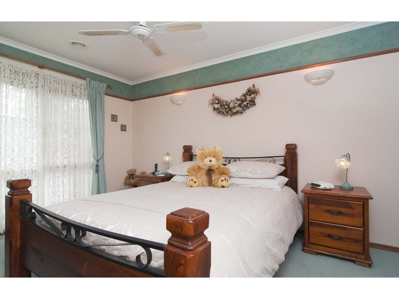 23 Calmsden Street, Kilsyth South VIC 3137