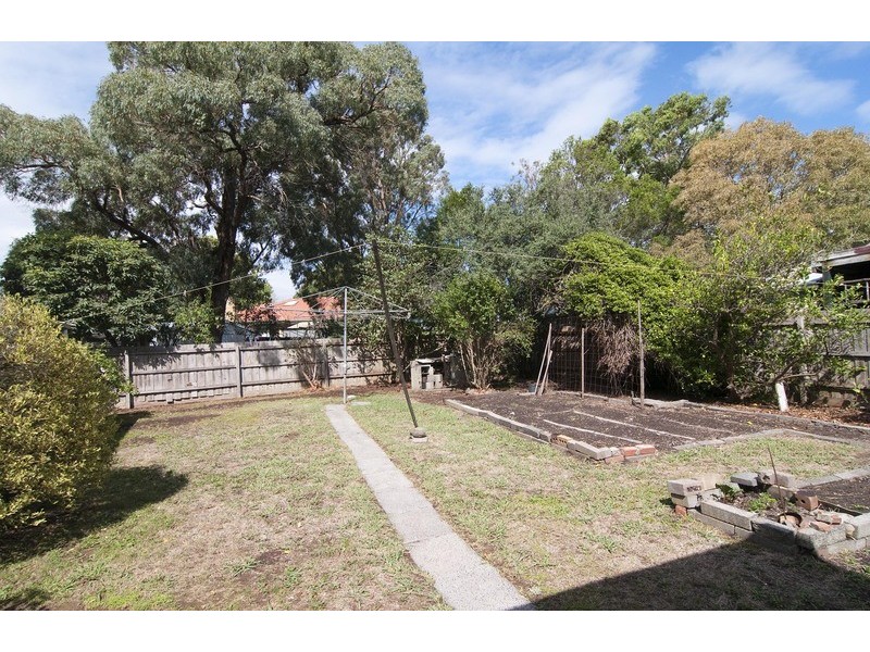 4 Eric Street, Croydon VIC 3136