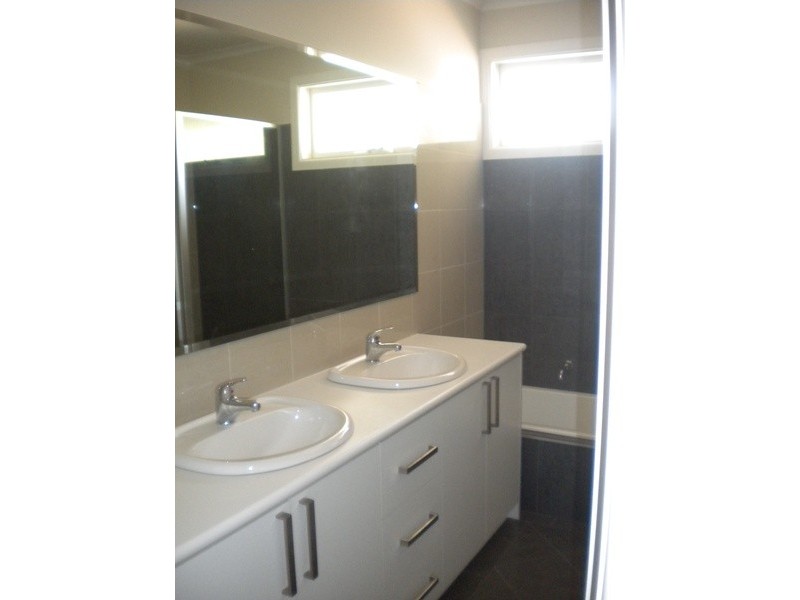 5 Buggy Ride Lane, Chirnside Park VIC 3116