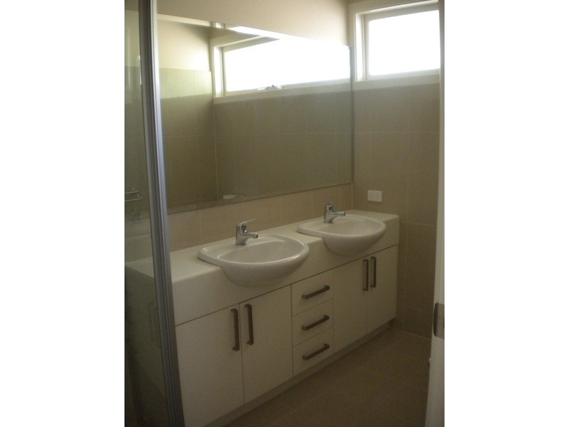 5 Buggy Ride Lane, Chirnside Park VIC 3116