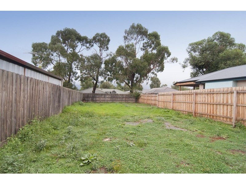 1 / 19 Landstrom Quadrant, Kilsyth VIC 3137
