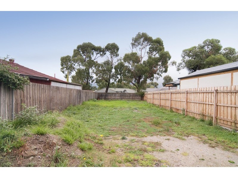 1 / 19 Landstrom Quadrant, Kilsyth VIC 3137