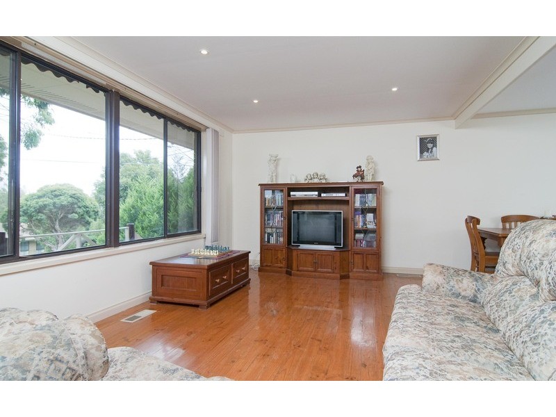 4 Parry Drive, Mooroolbark VIC 3138