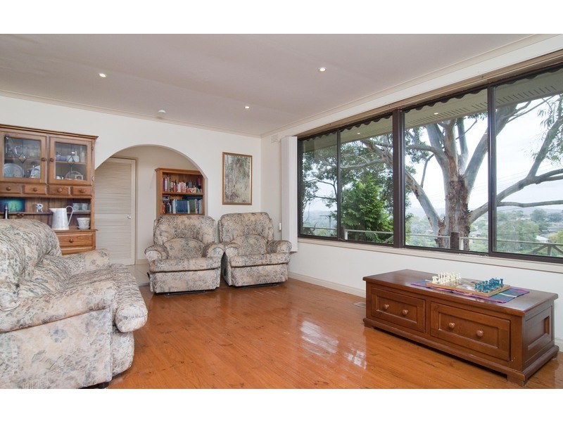 4 Parry Drive, Mooroolbark VIC 3138