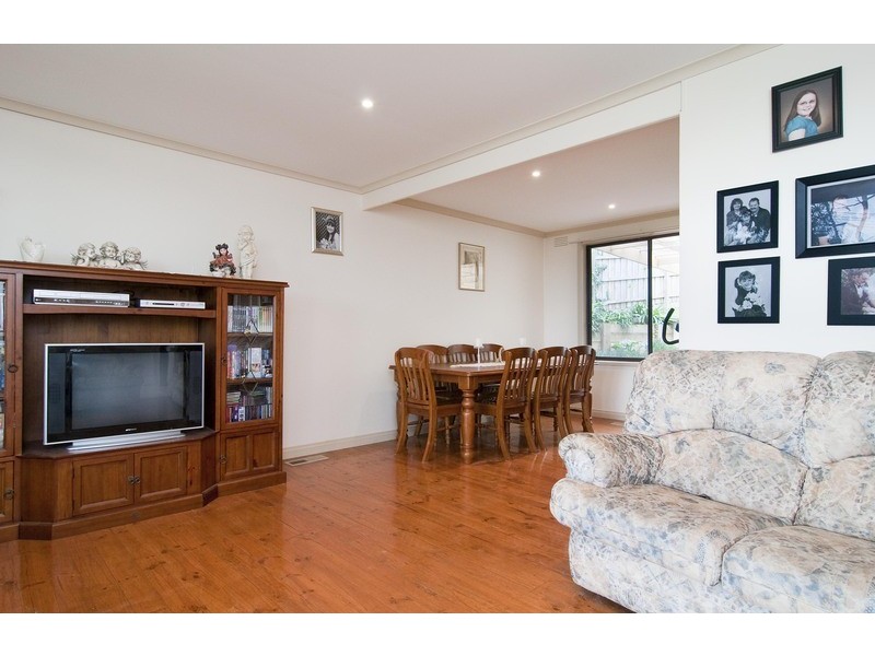 4 Parry Drive, Mooroolbark VIC 3138