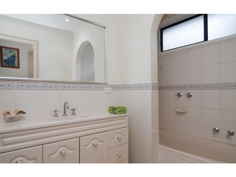 4 Parry Drive, Mooroolbark VIC 3138