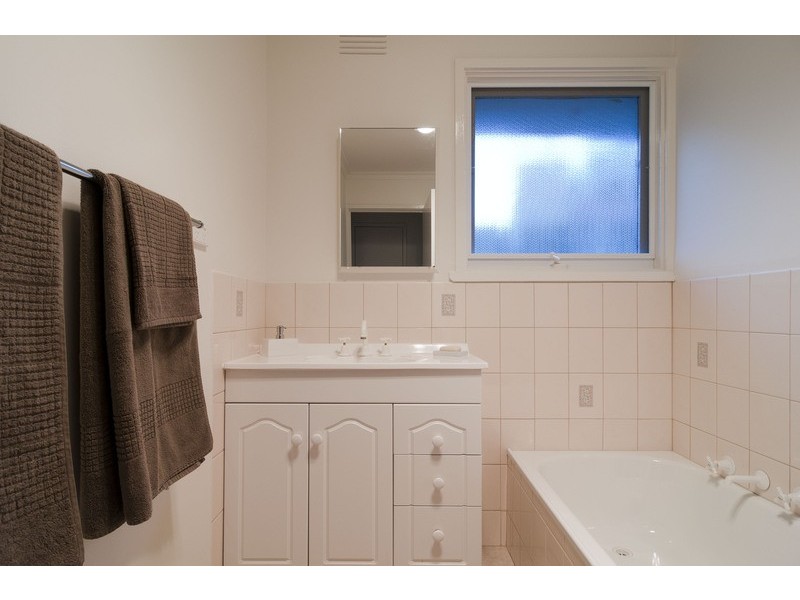 13 Taronga Crescent, Croydon VIC 3136