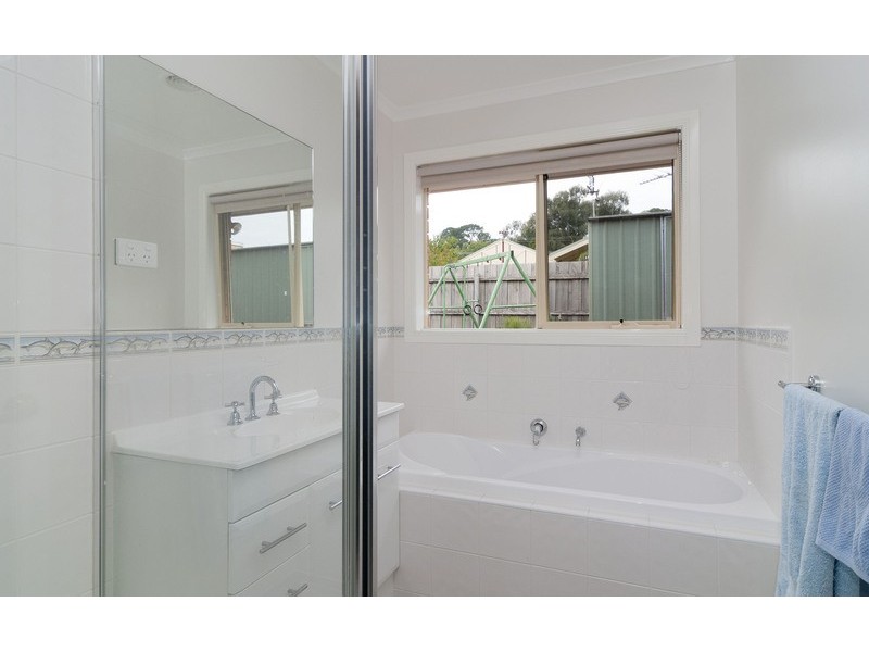 20B Longfellow Avenue, Mooroolbark VIC 3138