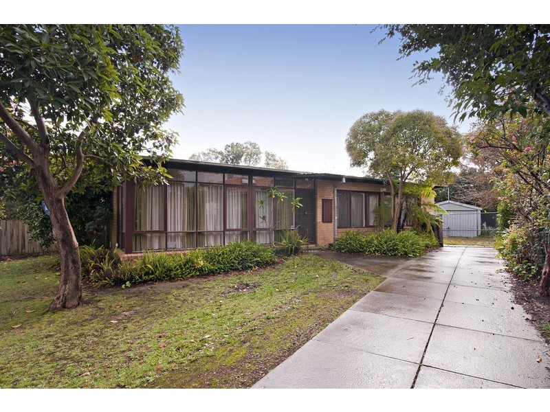 14 Melton Grove, Croydon VIC 3136