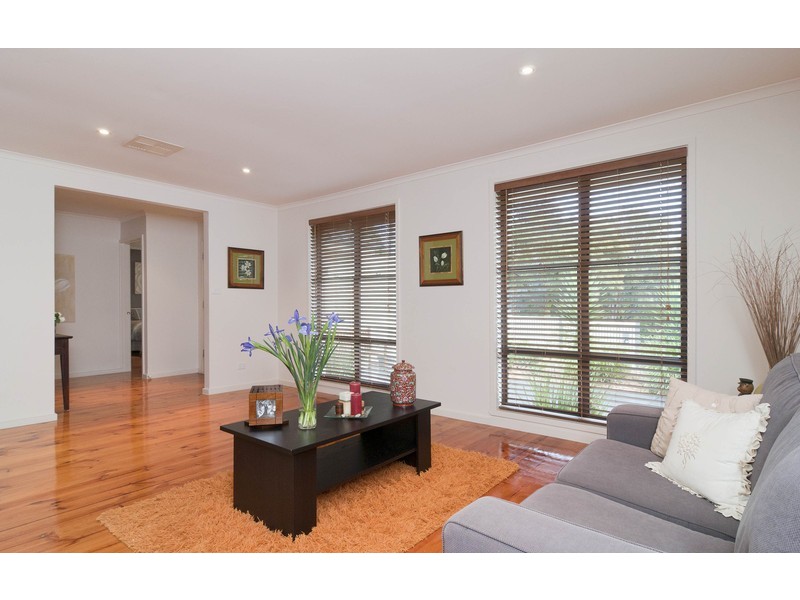 2 Broughton Avenue, Croydon VIC 3136