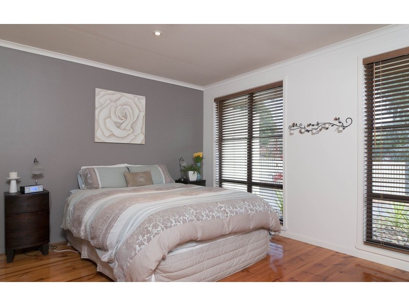 2 Broughton Avenue, Croydon VIC 3136