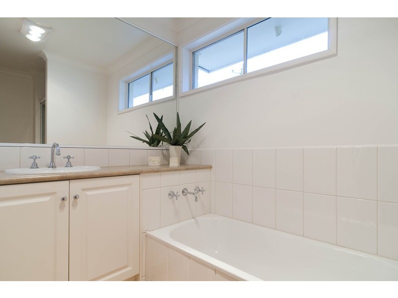 2 Broughton Avenue, Croydon VIC 3136