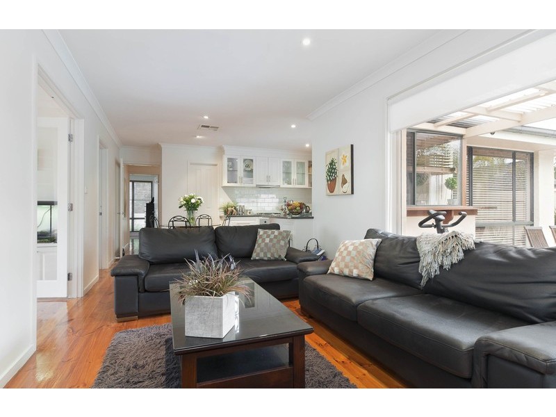 2 Broughton Avenue, Croydon VIC 3136