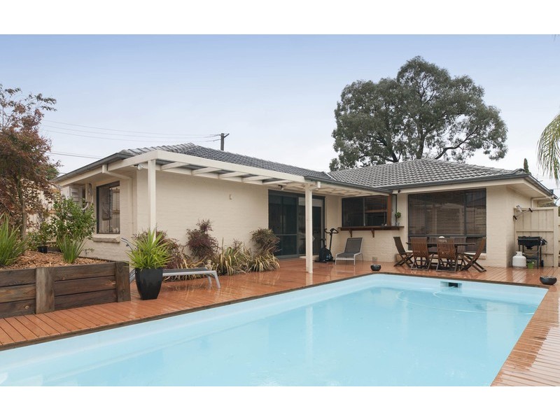 2 Broughton Avenue, Croydon VIC 3136