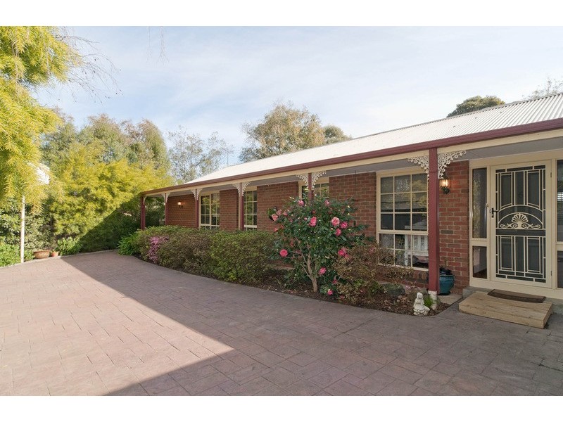 5 Samuel Beavis Drive, Croydon Hills VIC 3136