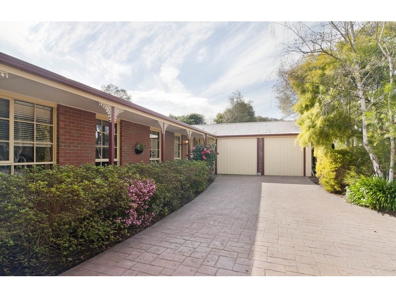 5 Samuel Beavis Drive, Croydon Hills VIC 3136