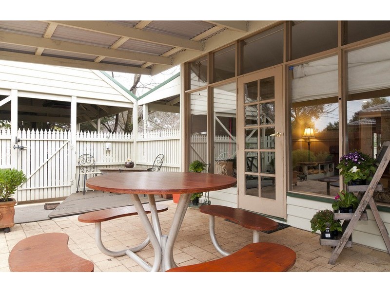 24 Parrs Road, Croydon VIC 3136